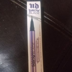 Urban Decay brow blade pen
